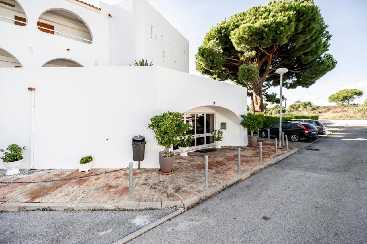 Cosy By The Pool Apartment Quarteira Exterior photo