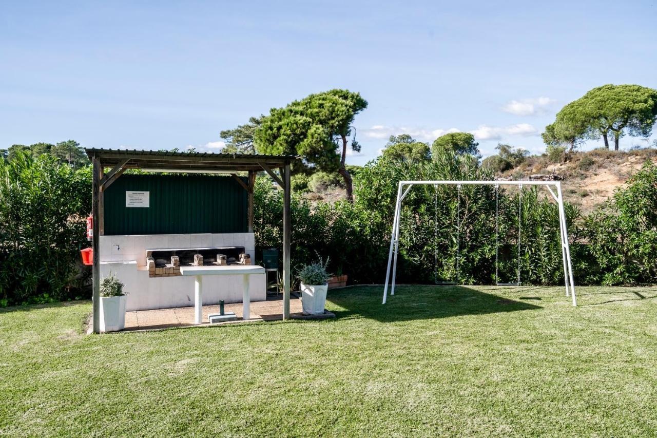 Cosy By The Pool Apartment Quarteira Exterior photo
